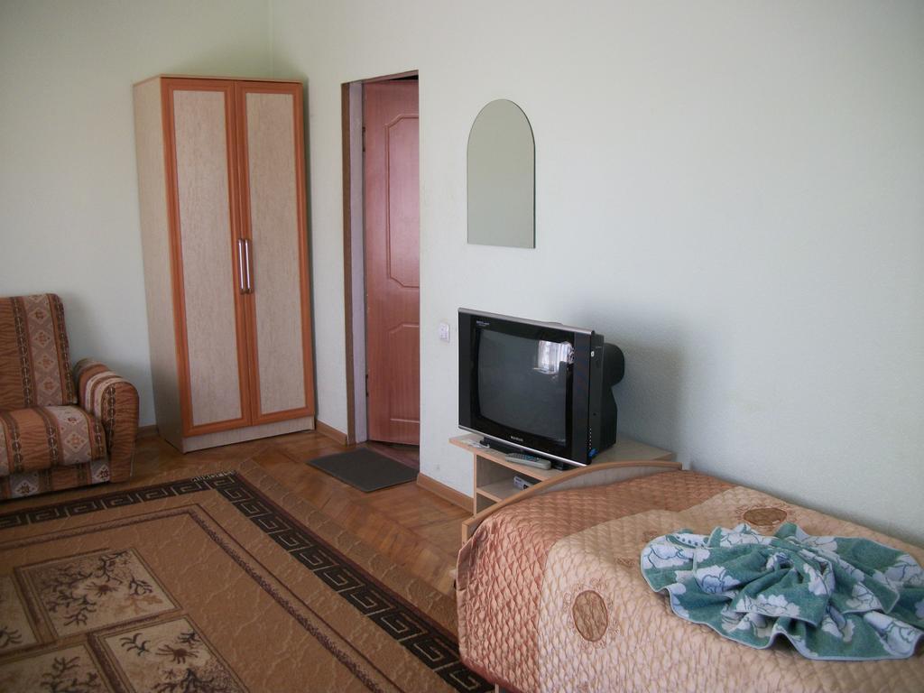 Enirest Hotel Karakol Exterior photo