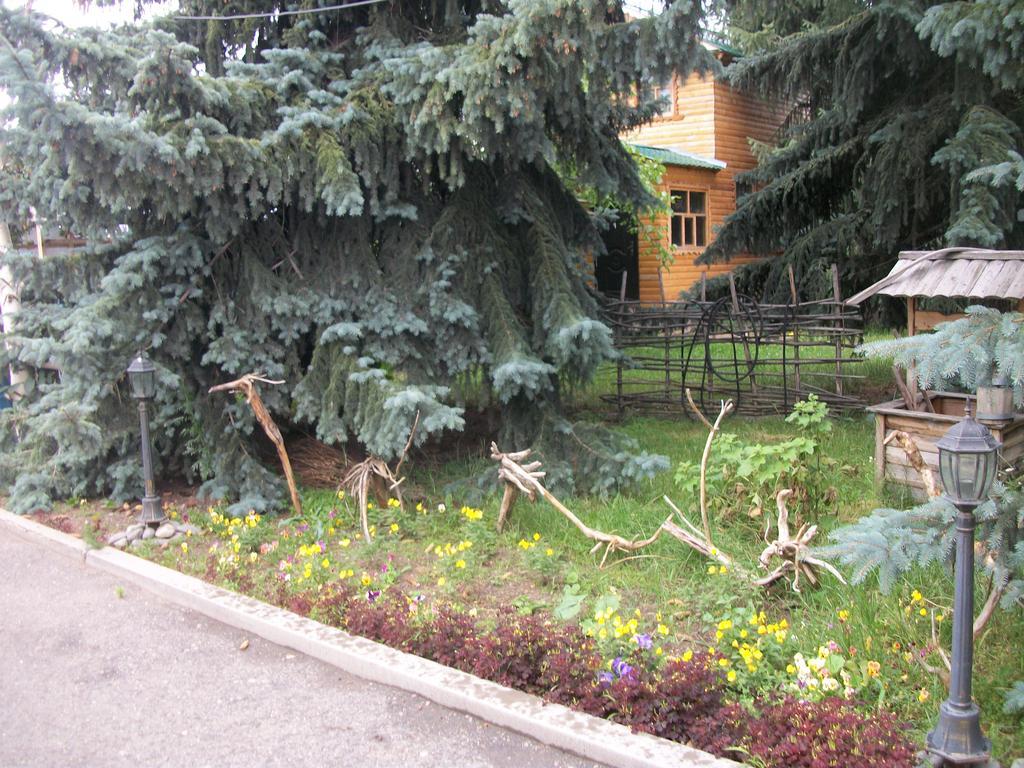 Enirest Hotel Karakol Exterior photo