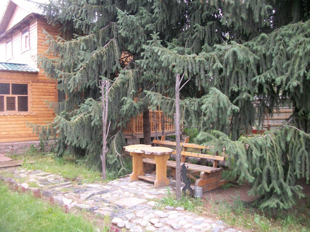Enirest Hotel Karakol Exterior photo