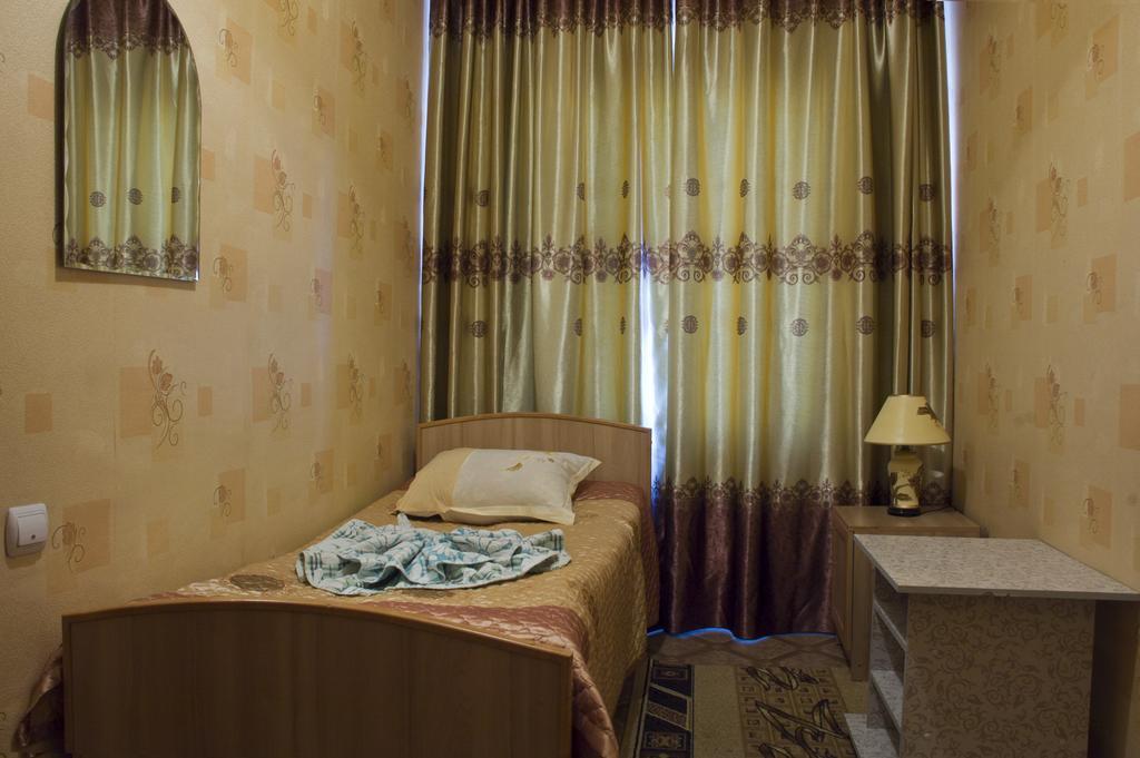 Enirest Hotel Karakol Exterior photo